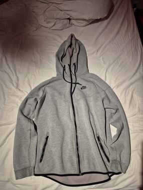 Nike Men's Light Gray Full-Zip Hoodie with Black Trim